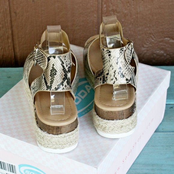 **LAST PAIR** SODA Topic Sandals Womens 5.5 Natural Python Snake Print - Picture 5 of 8